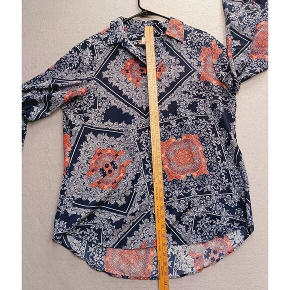 Chicos Top Womans 2 Lg Blue Floral Roll Tab Sleeve V Neck Pullover Blouse Boho - Picture 4 of 6